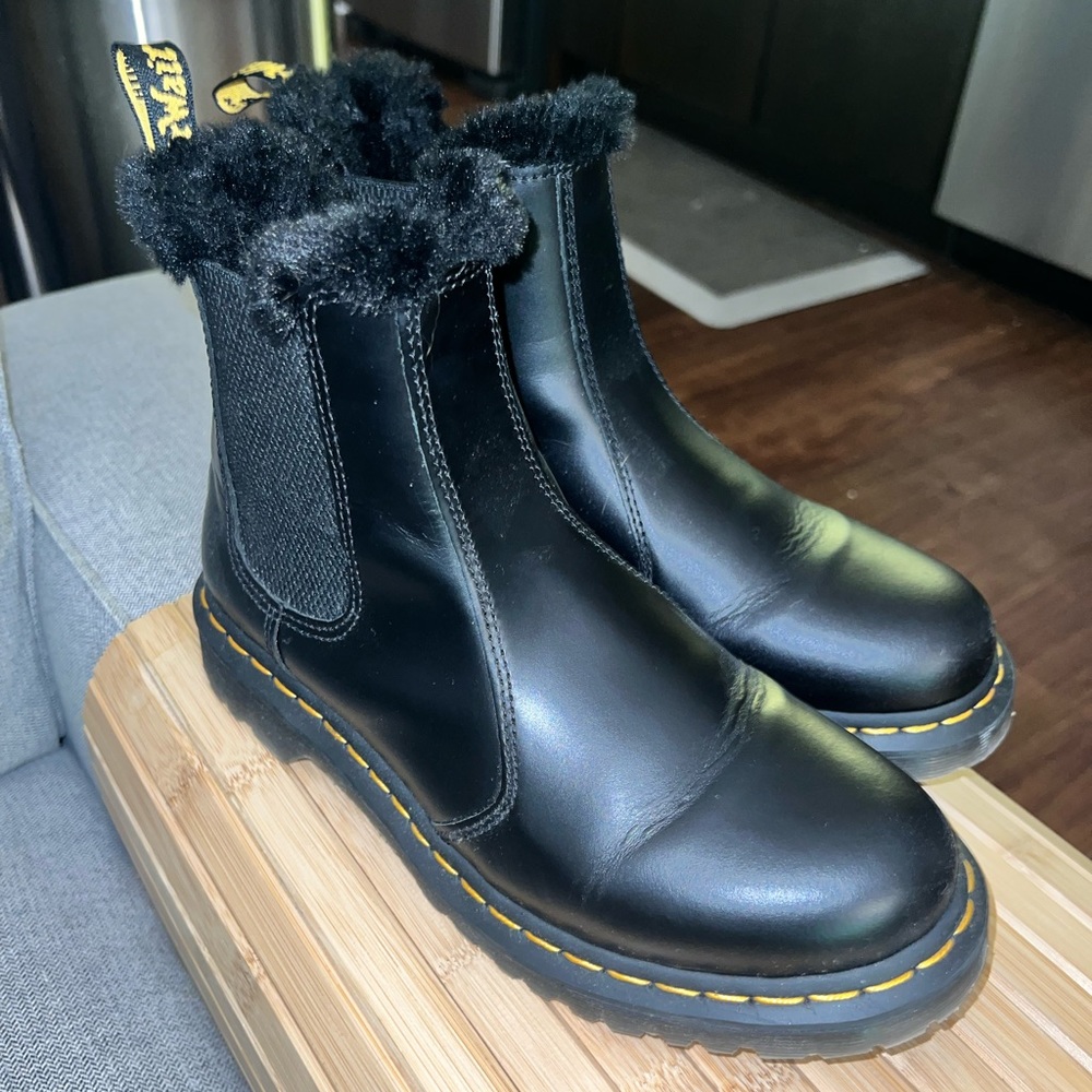 Dr. Martens Womens 2976 Faux Fur Lined Chelsea Boots — Size 9